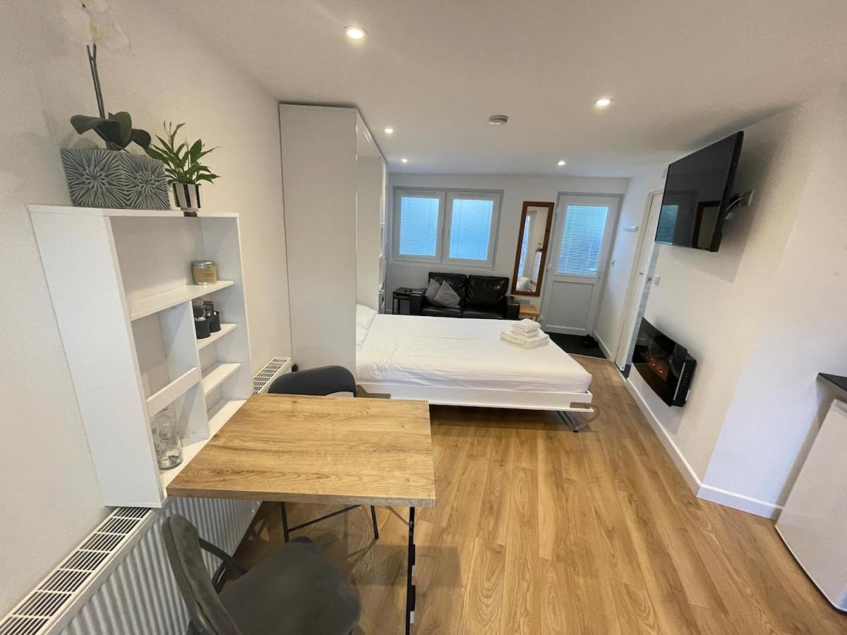 Apartament Self-contained With Folding Down Bed